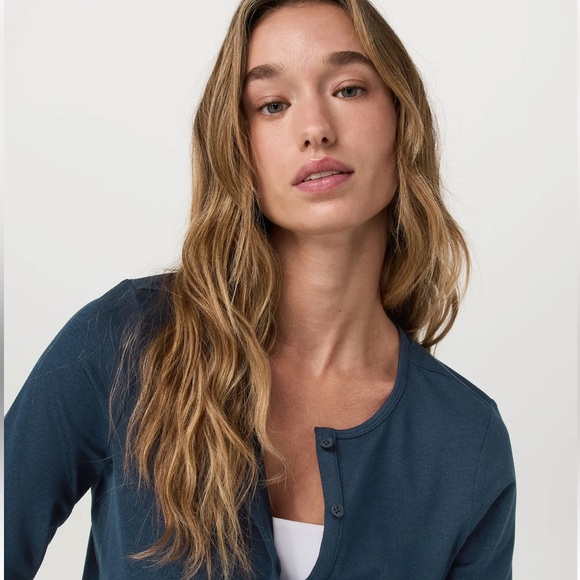 Vuori Women's Blue Cowl Neck Sweater - Picture 3 of 14